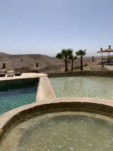 Yoga Retreat Marrakesch Pool Wüste